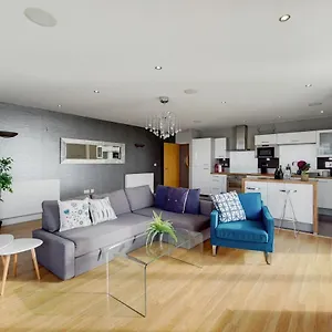 capital-stay-2-bedroom-apartment-by-london-excel.cambridgehotelsuk.com/