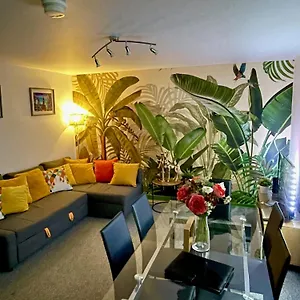 Malone Crescent - 2br, 2b In Centre Apartment